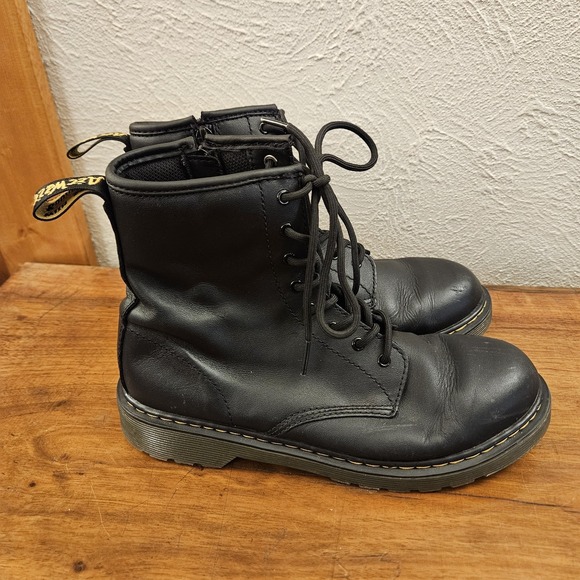 Dr. Martens 1460 Y Boots Womens Size 7 Black Leather Zip Lace Classic Shoes - Picture 2 of 8